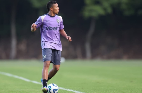 Jordan Barrera é regularizado e pode estrear pelo Botafogo