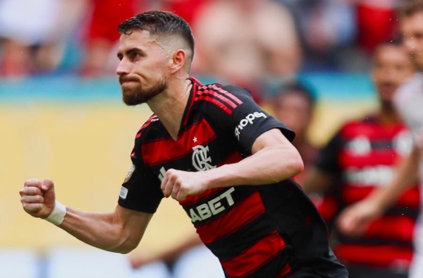 Jorginho apresenta credenciais no Mundial e ganha rápida importância no Flamengo