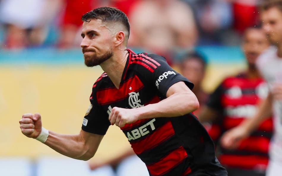 Jorginho apresenta credenciais no Mundial e ganha rápida importância no Flamengo
