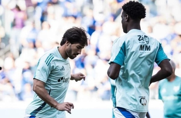 Lucas Silva tranquiliza torcida do Cruzeiro quanto a contusão