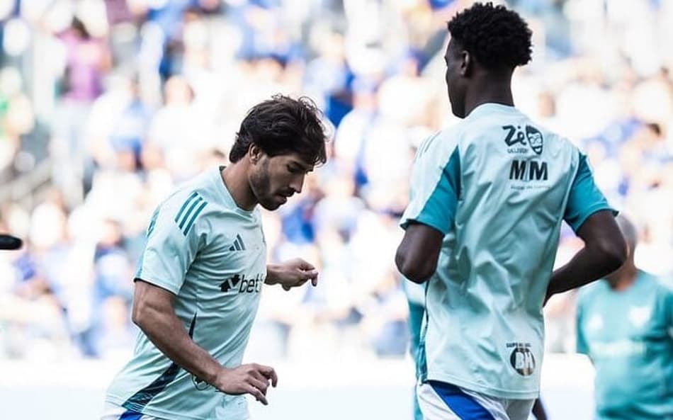 Lucas Silva tranquiliza torcida do Cruzeiro quanto a contusão