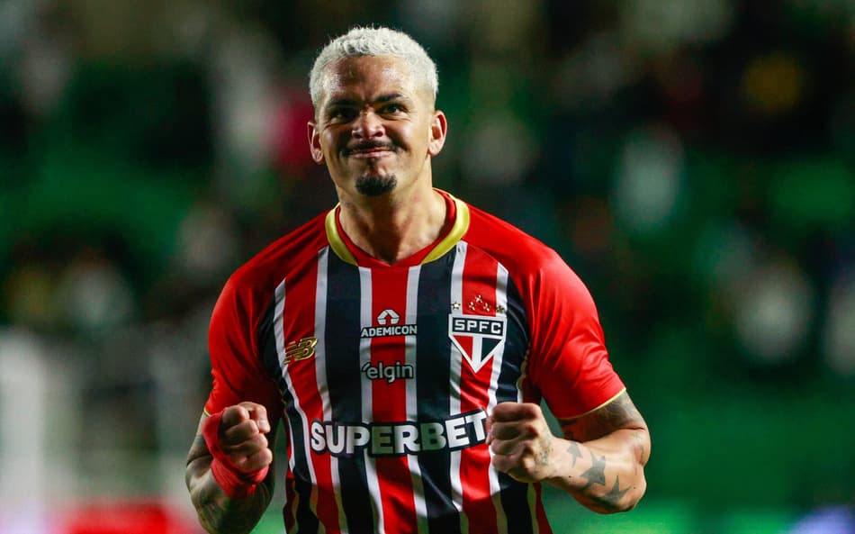 Luciano exalta vitória do São Paulo, mas é direto: ‘Seguir com os pés no chão’