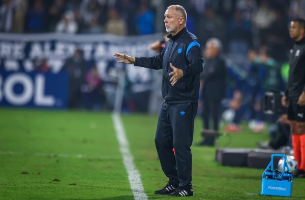 Mano Menezes se defende após prometida melhora do Grêmio não vir