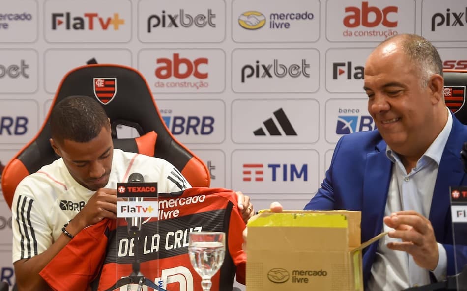 Marcos Braz ironiza médico do Flamengo após declaração sobre De La Cruz