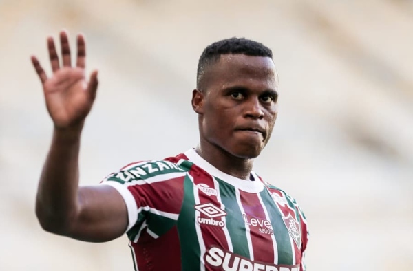 Mário Bittencourt revela investida do Palmeiras e explica saída de Arias do Fluminense