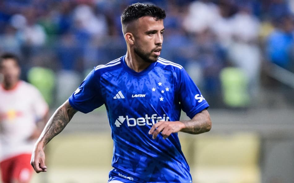 Matheus Henrique comemora um ano de Cruzeiro e faz agradecimentos