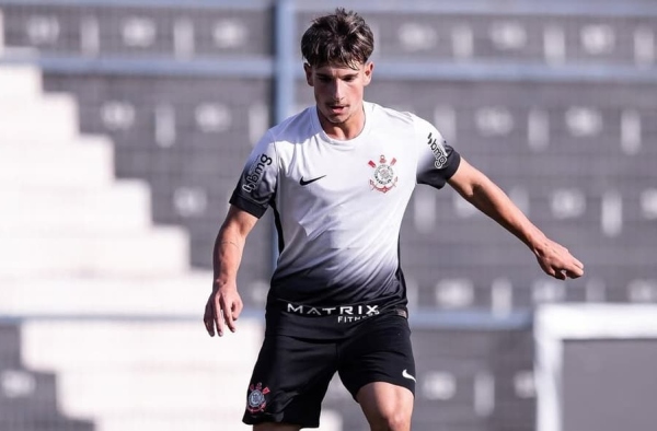 Promessa do Corinthians assina primeiro contrato com multa milionária