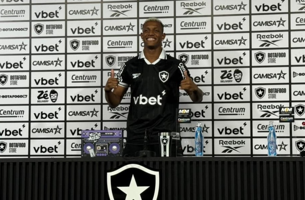 ‘Quero fazer história’: Danilo é apresentado no Botafogo; veja