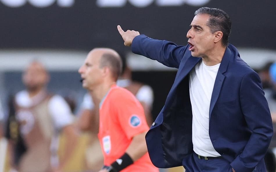 Renato Paiva aponta o motivo de sua demissão do Botafogo