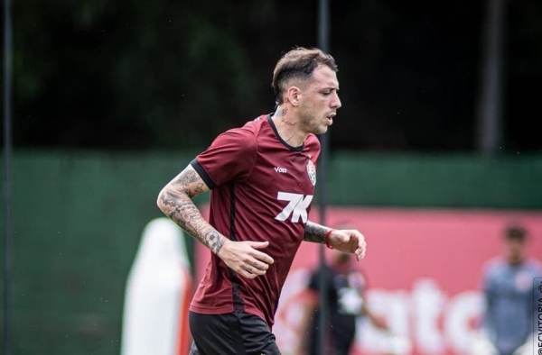 Renzo López faz dois gols em jogo-treino do Vitória
