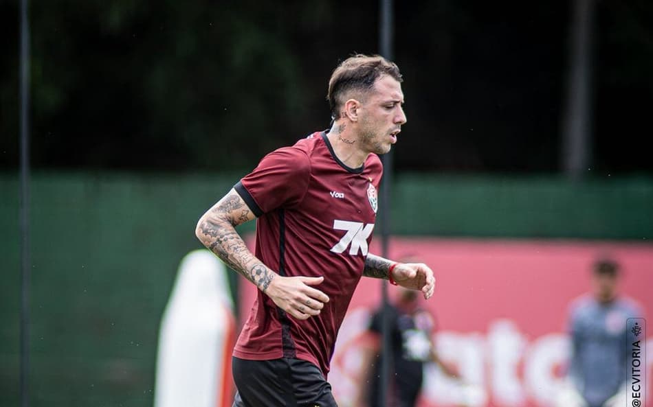 Renzo López faz dois gols em jogo-treino do Vitória