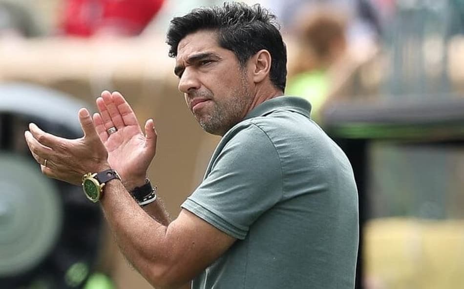 Saída de Estêvão pode abrir espaço para jogadores com menos chance no Palmeiras