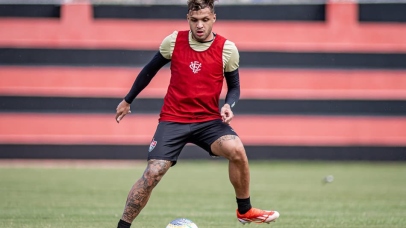 Sem jogar desde janeiro, ex-Cruzeiro é reintegrado ao Vitória; veja como foi o treino