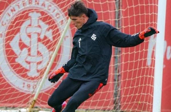 Sergio Rochet volta aos treinos no Internacional