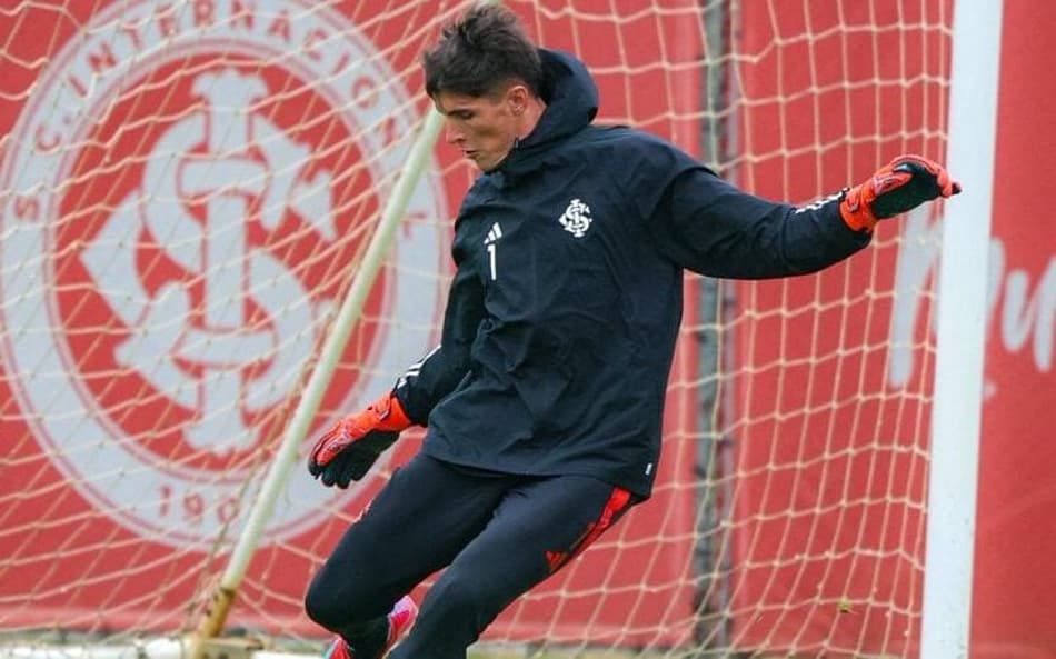 Sergio Rochet volta aos treinos no Internacional