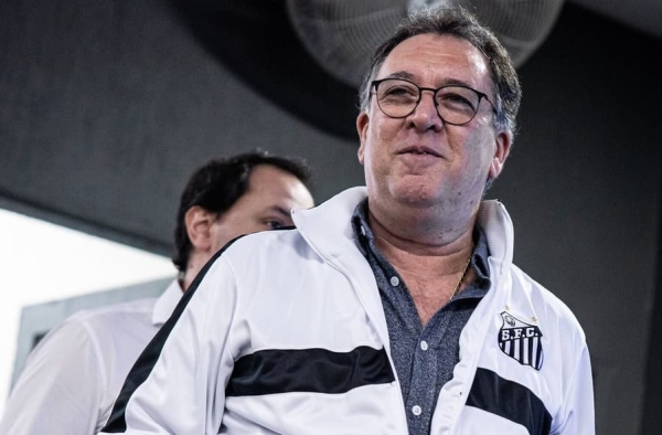 Vai contratar? Marcelo Teixeira admite procura por reforços, mas pede cautela
