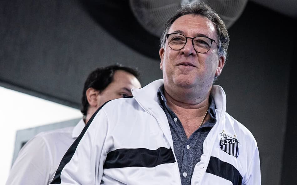 Vai contratar? Marcelo Teixeira admite procura por reforços, mas pede cautela