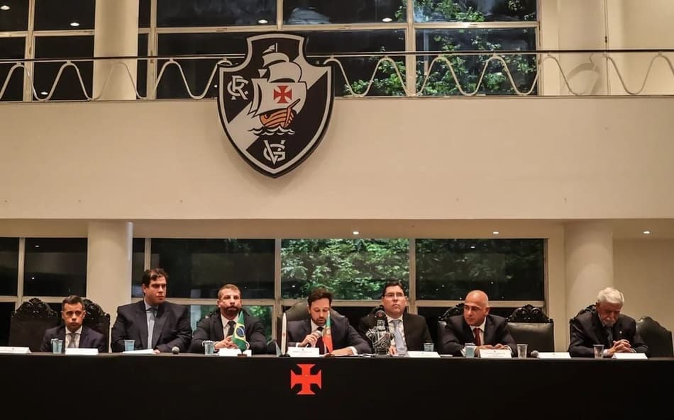 Vasco associativo publica balanço e acusa empresa de desvio de receita de sócios; Salgado responde acusações