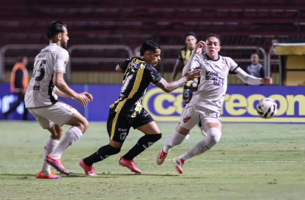 Virada heroica! Volta Redonda sai perdendo por 2 a 0, bate o Athletico-PR e respira na Série B; veja os resultados