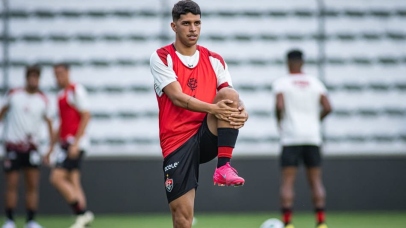 Vitória renova com jogador que entrou em campo por 23 minutos